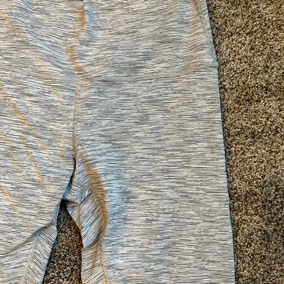 Lululemon cropped leggings sz 10 NWOT 17” wunder - Picture 5 of 5